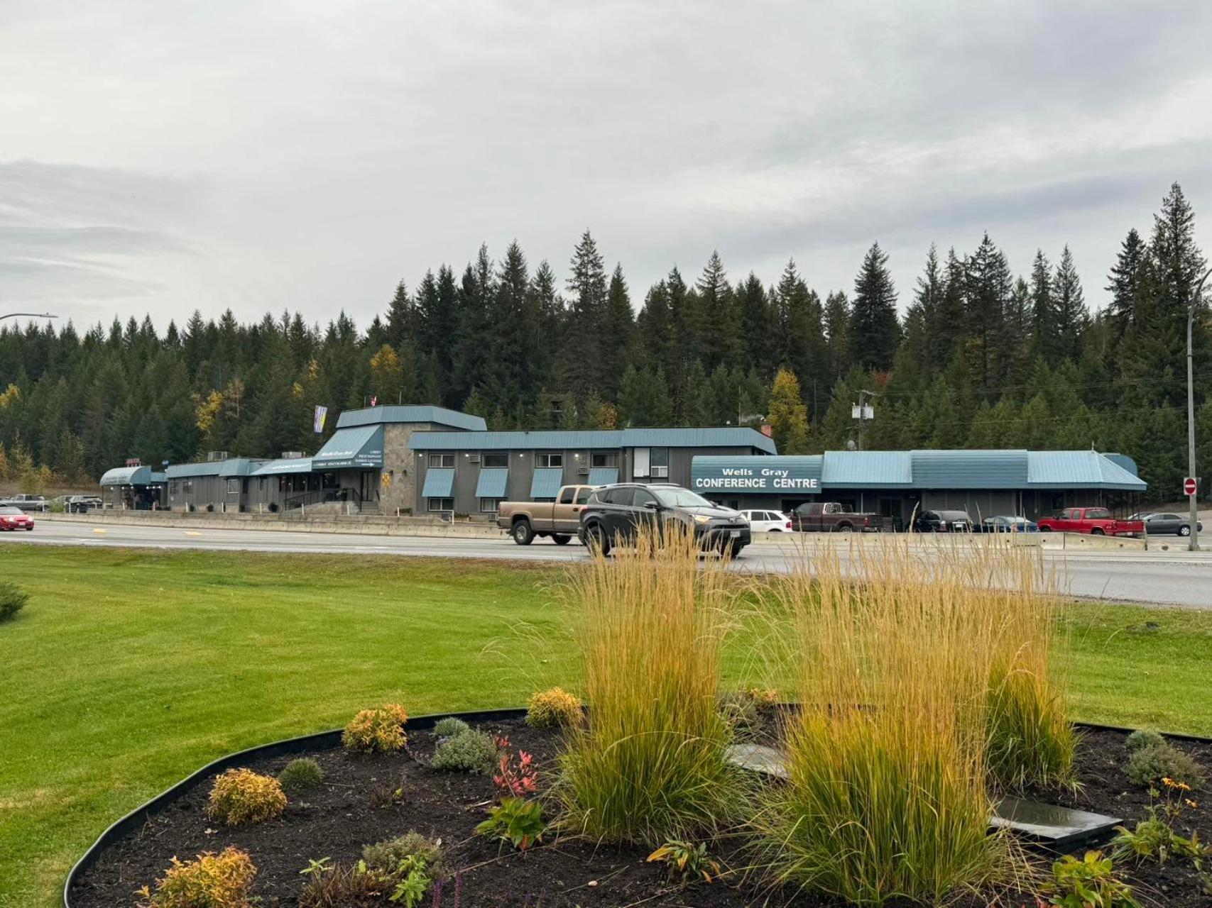 Wells Gray Inn Clearwater Eksteriør bilde