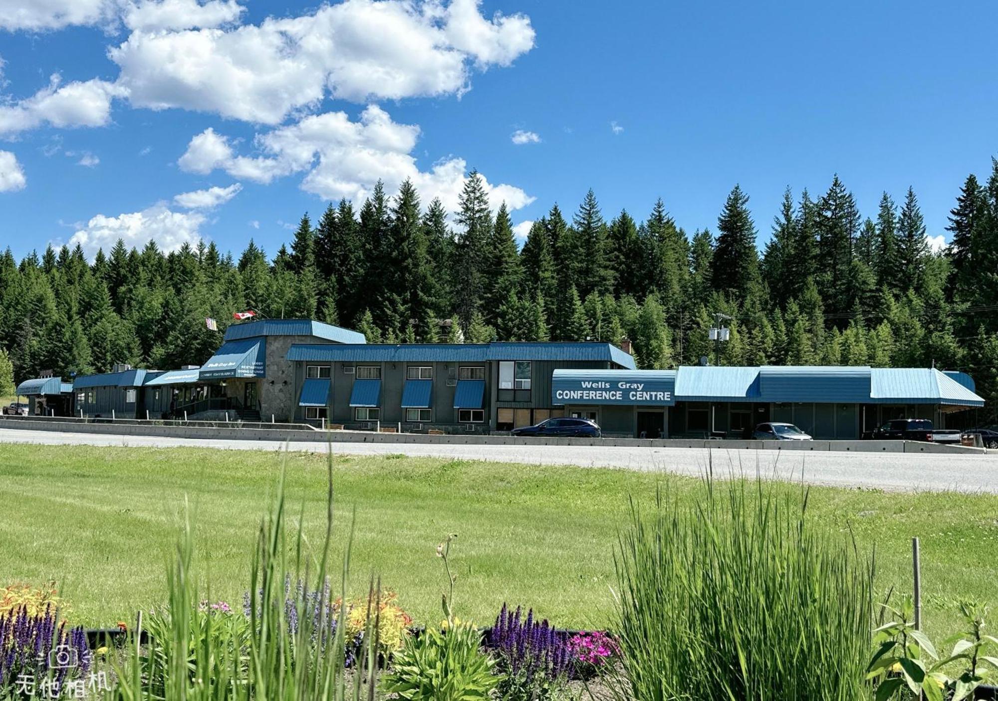 Wells Gray Inn Clearwater Eksteriør bilde